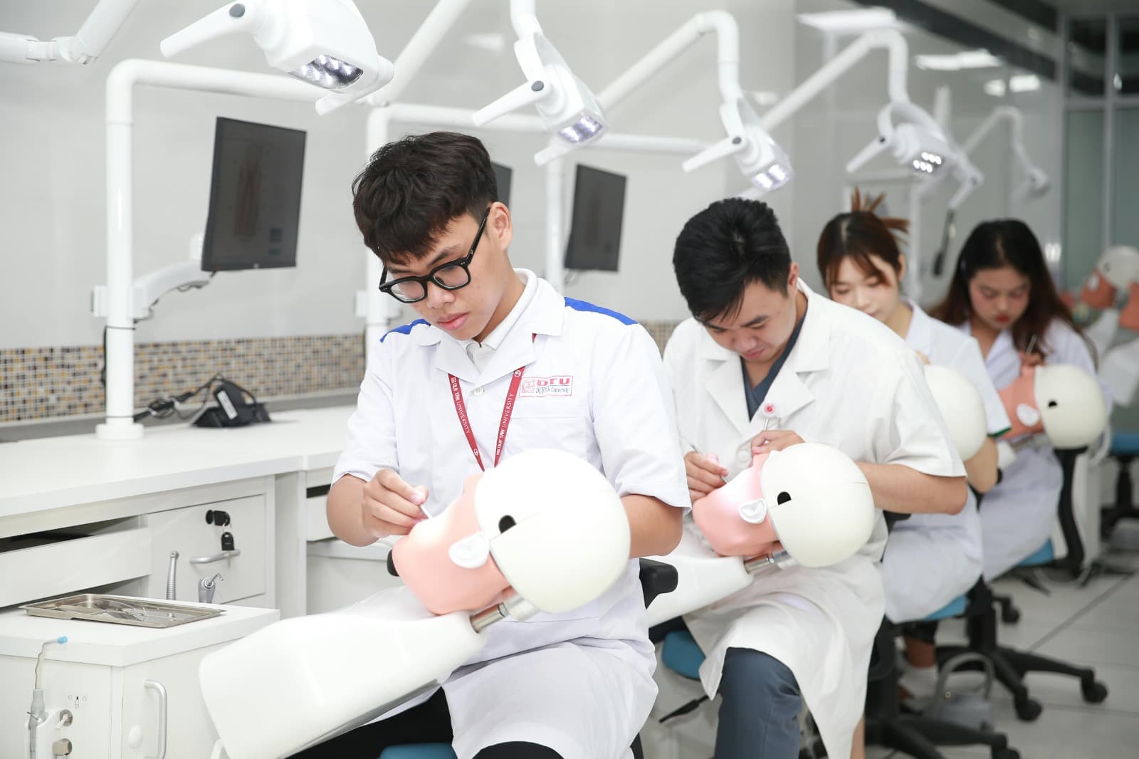 Free Healthcare Volunteering Programs That Fit Your Schedule