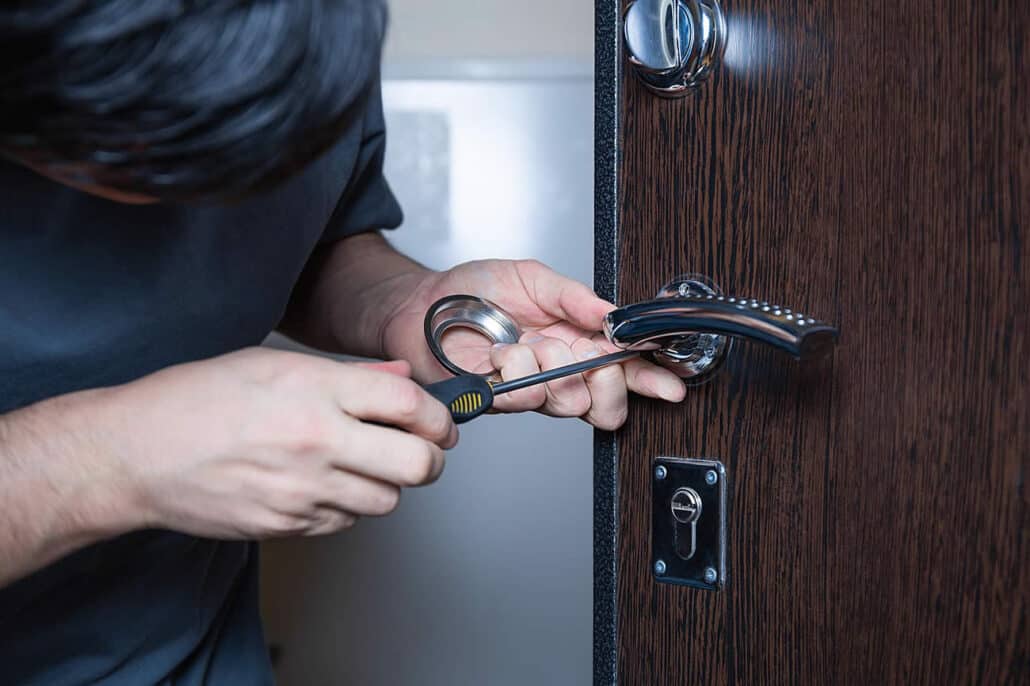 7 E-Commerce Sites for Commercial Door Hardware: Best Product Specs and Data