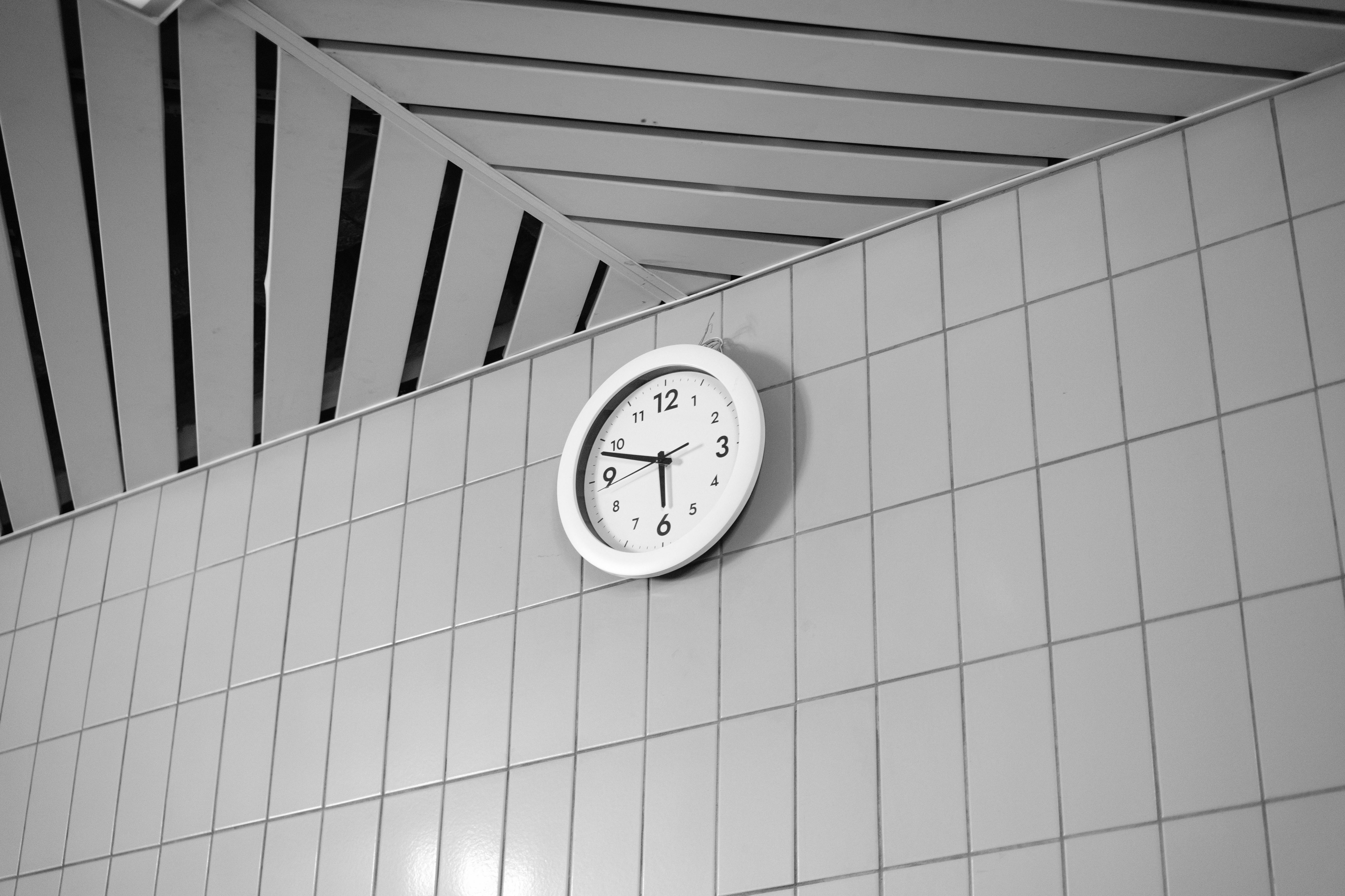 How to Choose the Right Omega Wall Clock for Your Home